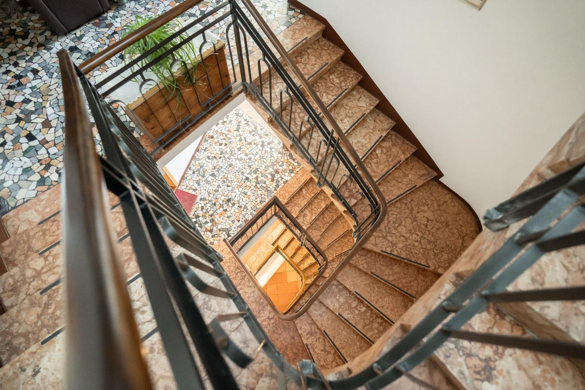 Feichter Hotel & Bistro Болзано Екстериор снимка