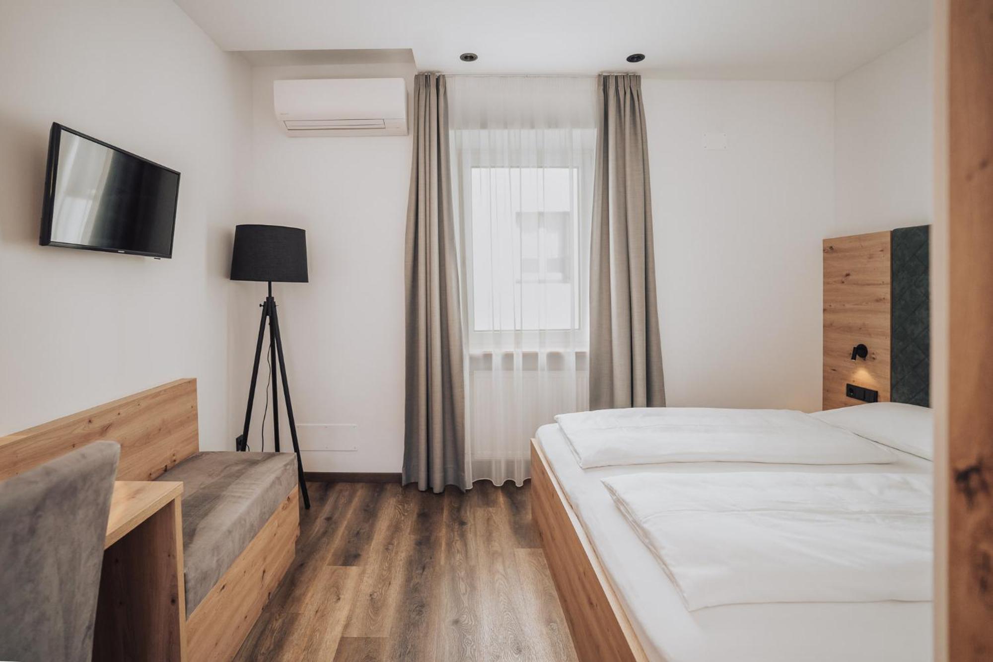 Feichter Hotel & Bistro Болзано Екстериор снимка